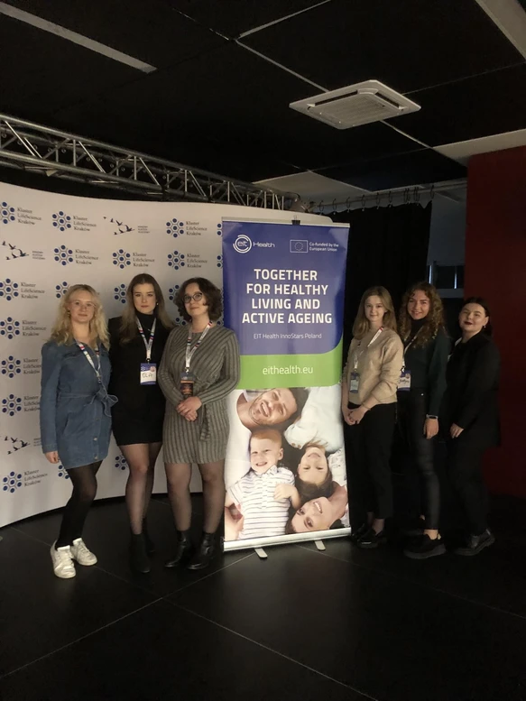 zespół NutriTeam składzie: Aleksandra Raczyńska, Urszula Pomietło, Katarzyna Krawczyk, Justyna Waśniowska (Doktorantki Szkoły doktorskiej) oraz dwie Studentki: Zuzanna Grzyśka i Julia Kaczmarczyk.