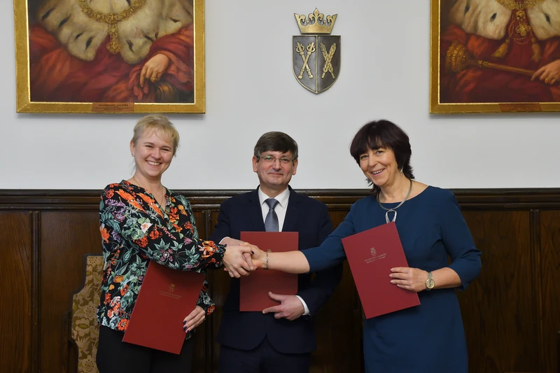 Podpisana umowa o współpracy z ZESPOŁEM SZKÓŁ EKONOMICZNO-CHEMICZNYCH W TRZEBINI